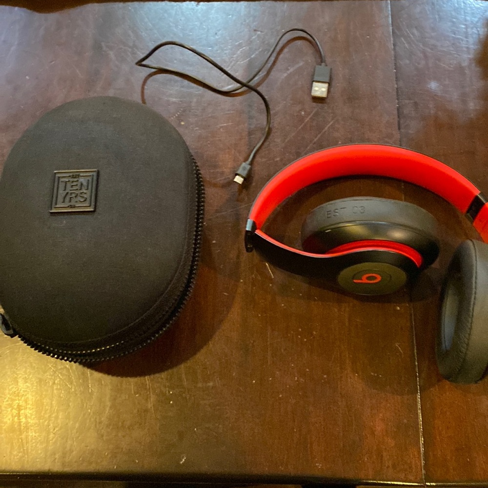 I am selling Beats By Dre. Studio 3 Over ear headphones.